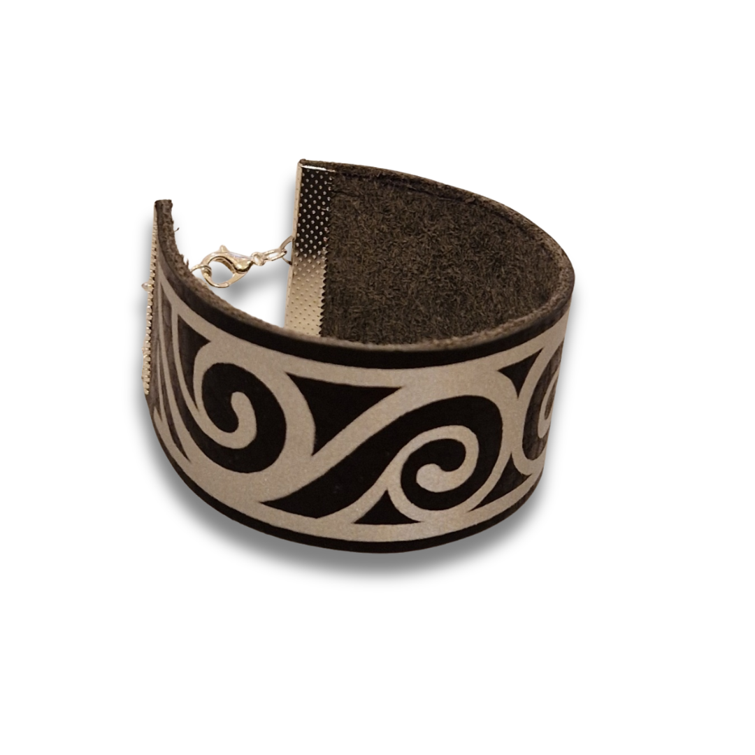 Klara - armband av läder med reflexmotiv