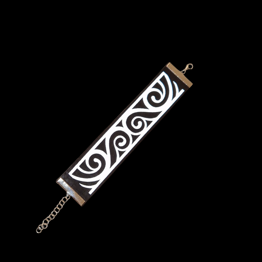 Klara - armband av läder med reflexmotiv