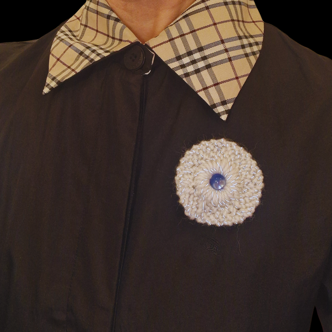 Tindra - reflekterande brosch